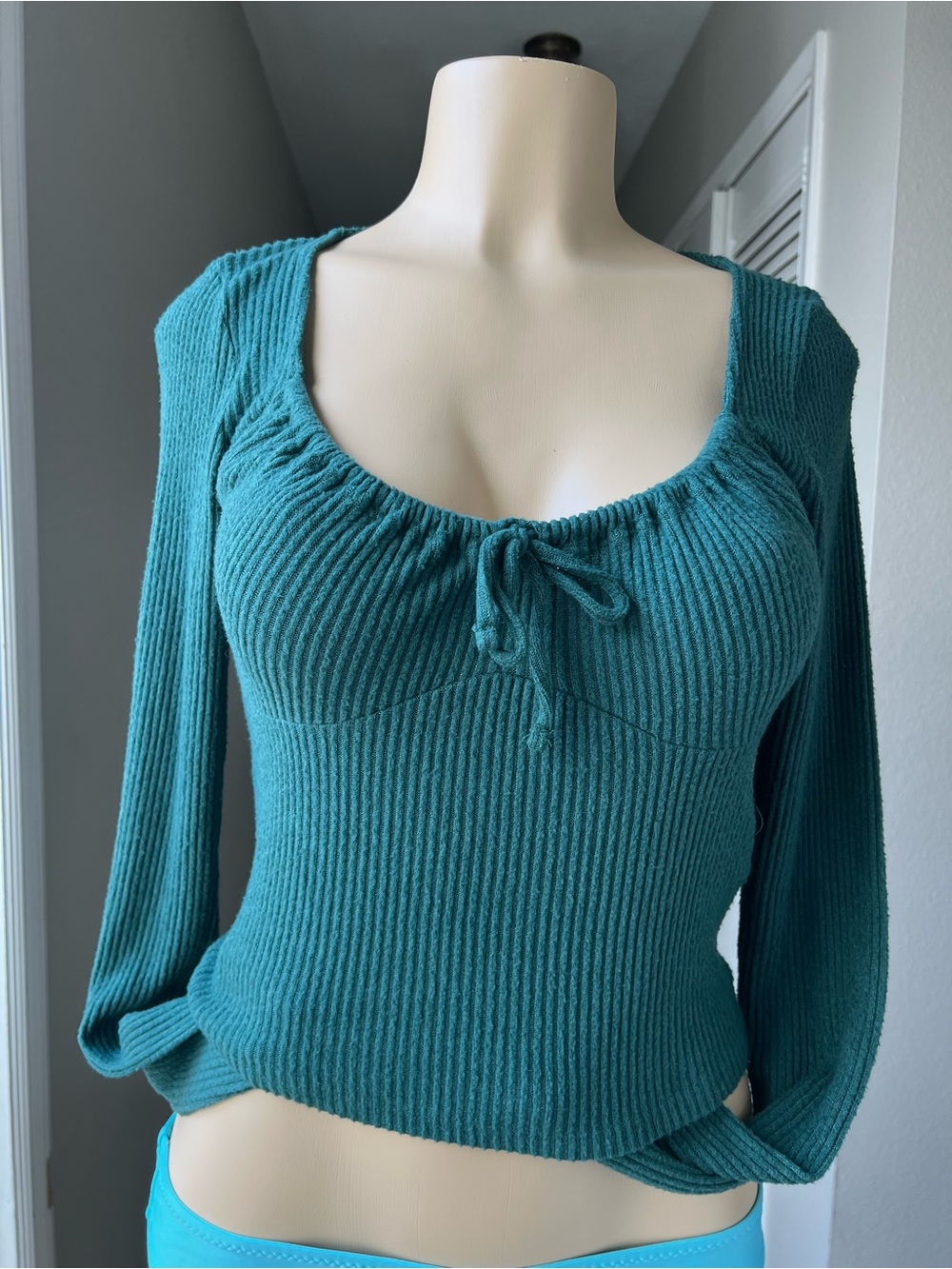 Ribbed Scoop-Neck Long Sleeve Top with Front Tie in Teal